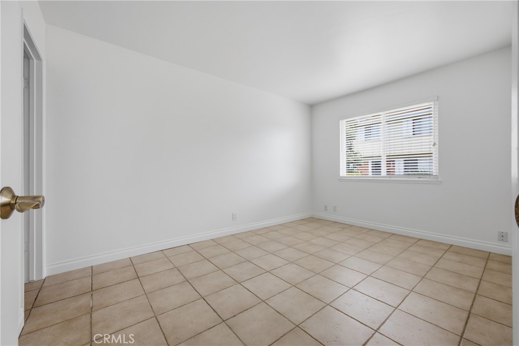 MLS #OC25277912 image #9