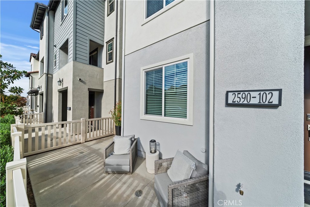 MLS #OC25278263 image #1