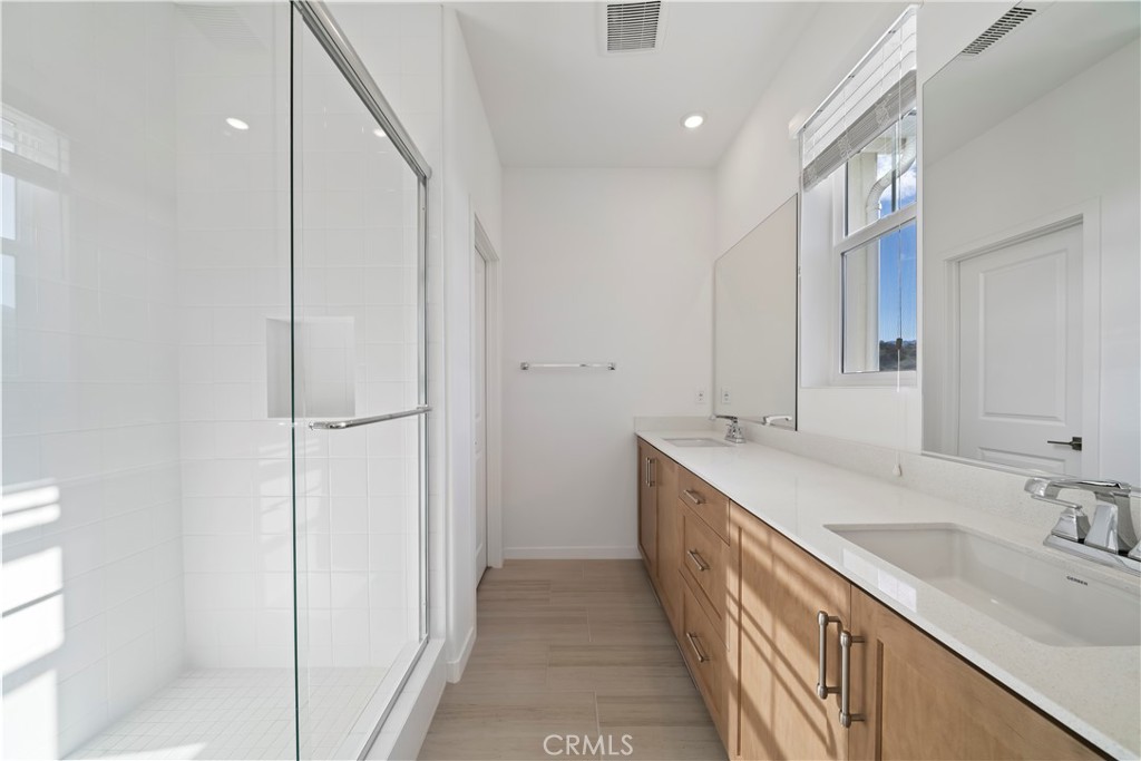 MLS #OC25278263 image #10