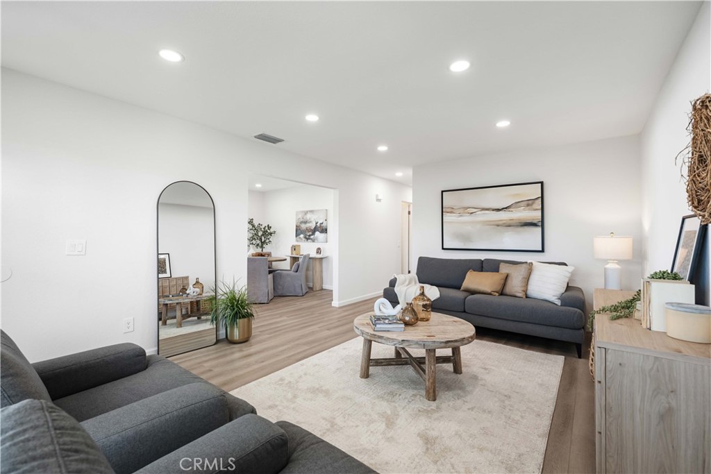 MLS #OC25278376 image #9