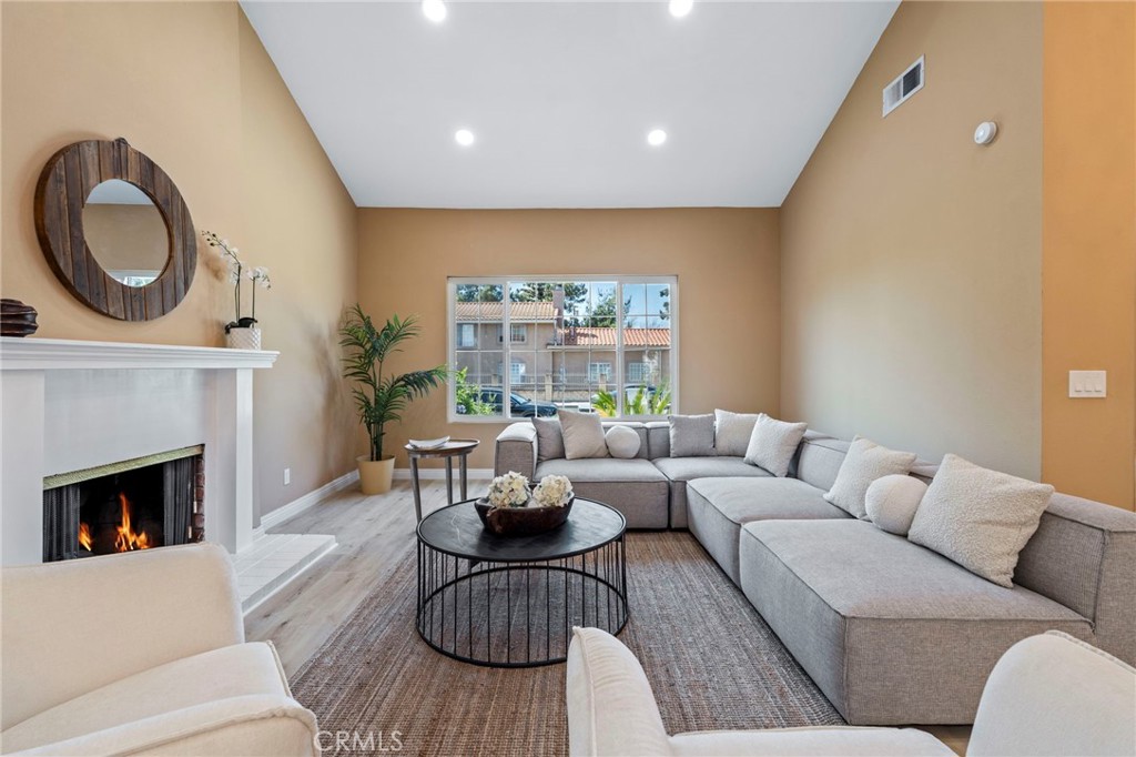 MLS #OC25278413 image #5