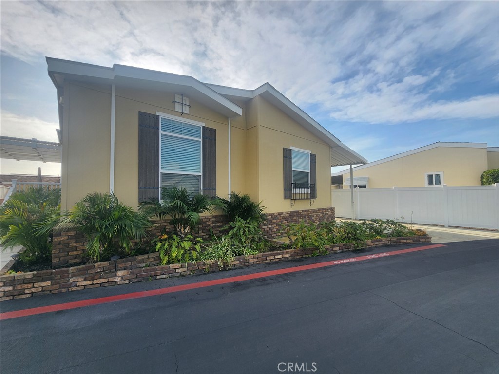 MLS #OC25278542 image #1