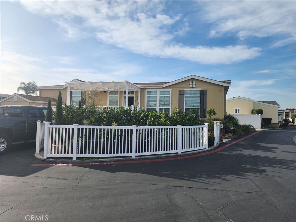 MLS #OC25278542 image #2