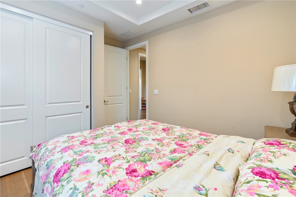 MLS #OC25278543 image #15