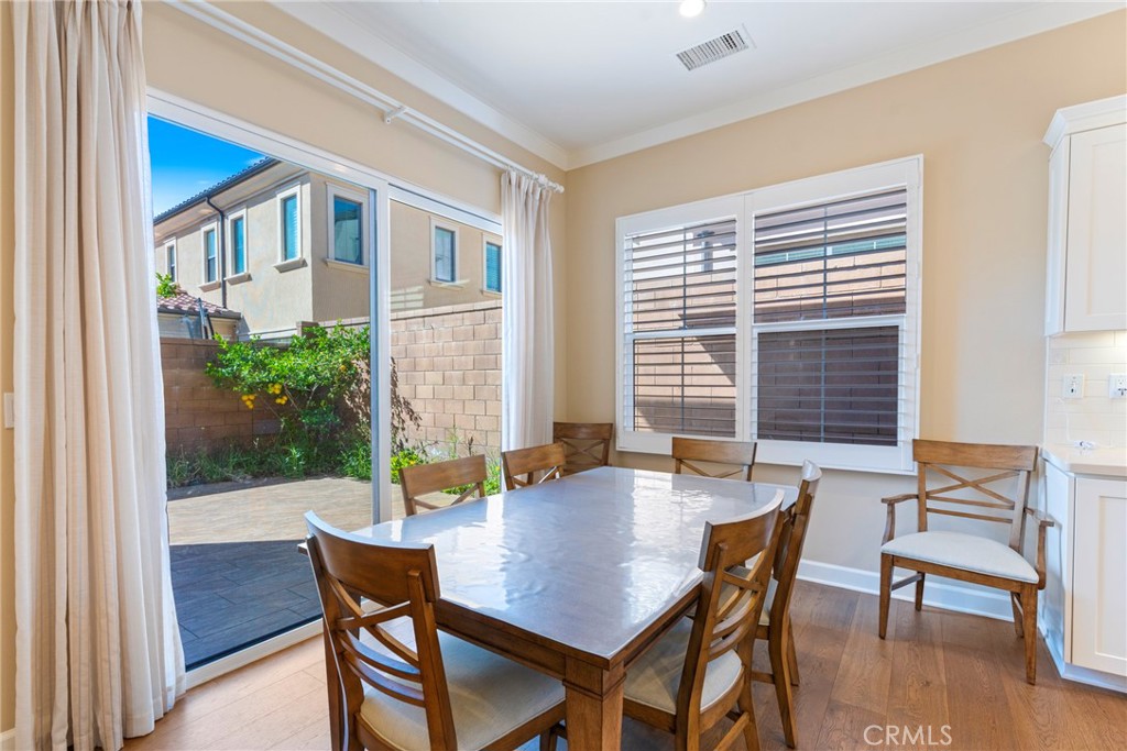 MLS #OC25278543 image #8