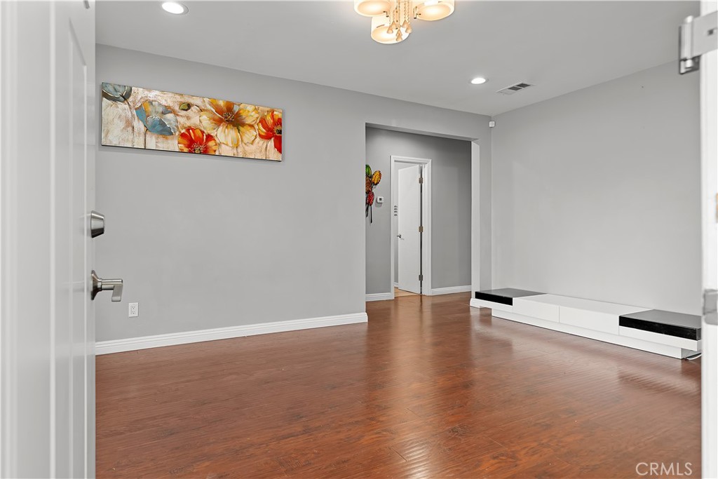 MLS #OC25278637 image #5