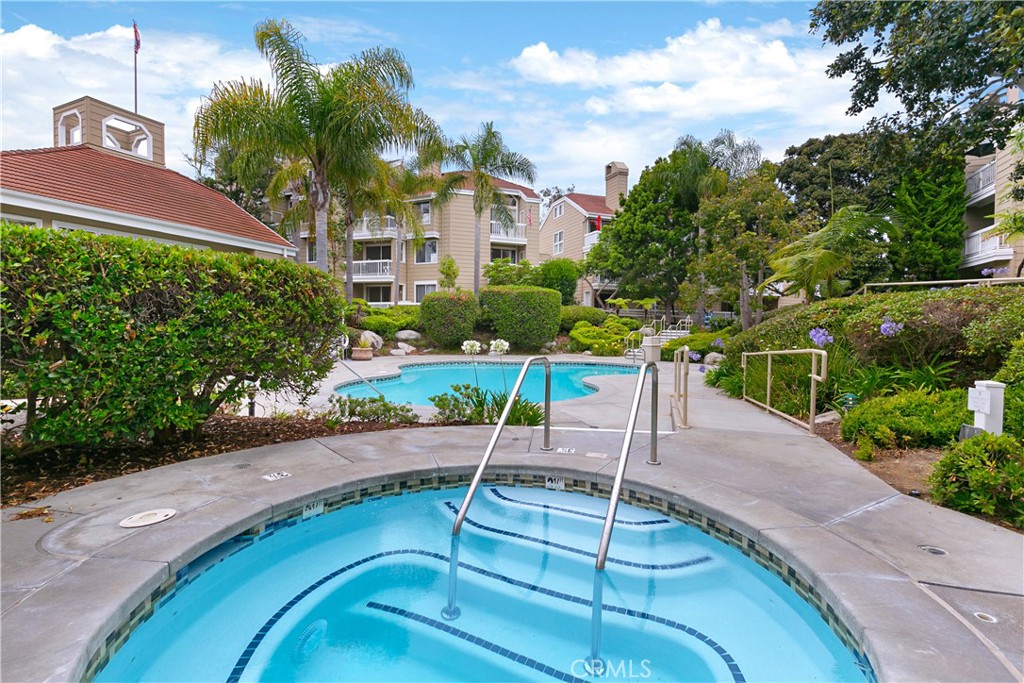 MLS #OC25278995 image #33