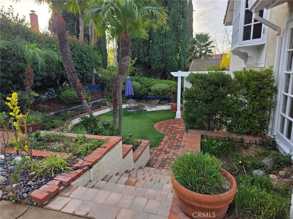 MLS #OC25279322 image #1