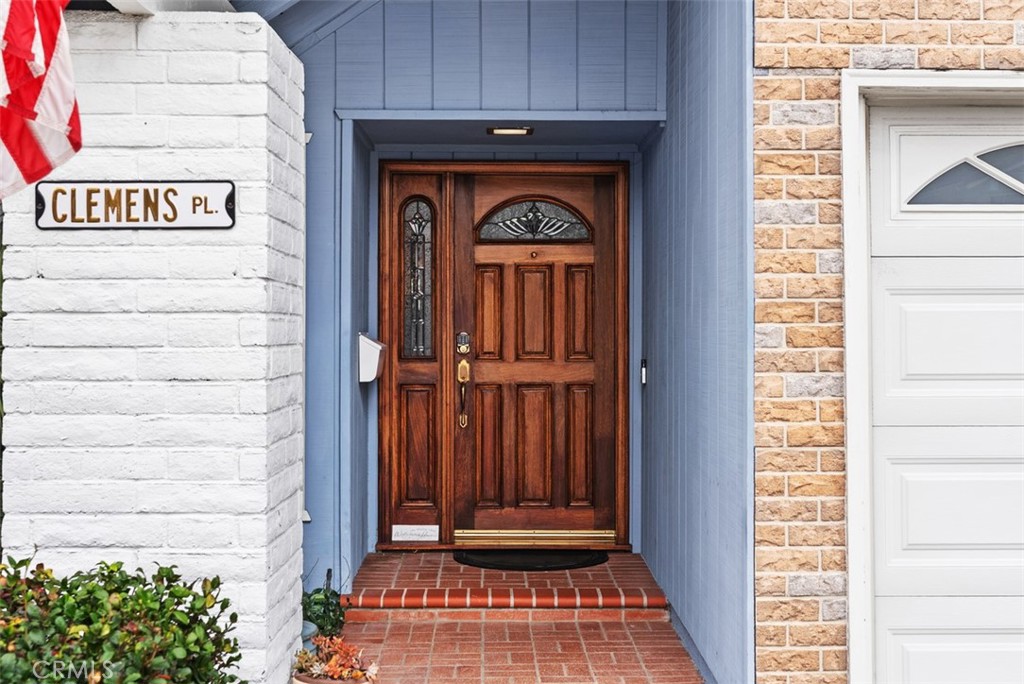 MLS #OC25279400 image #1