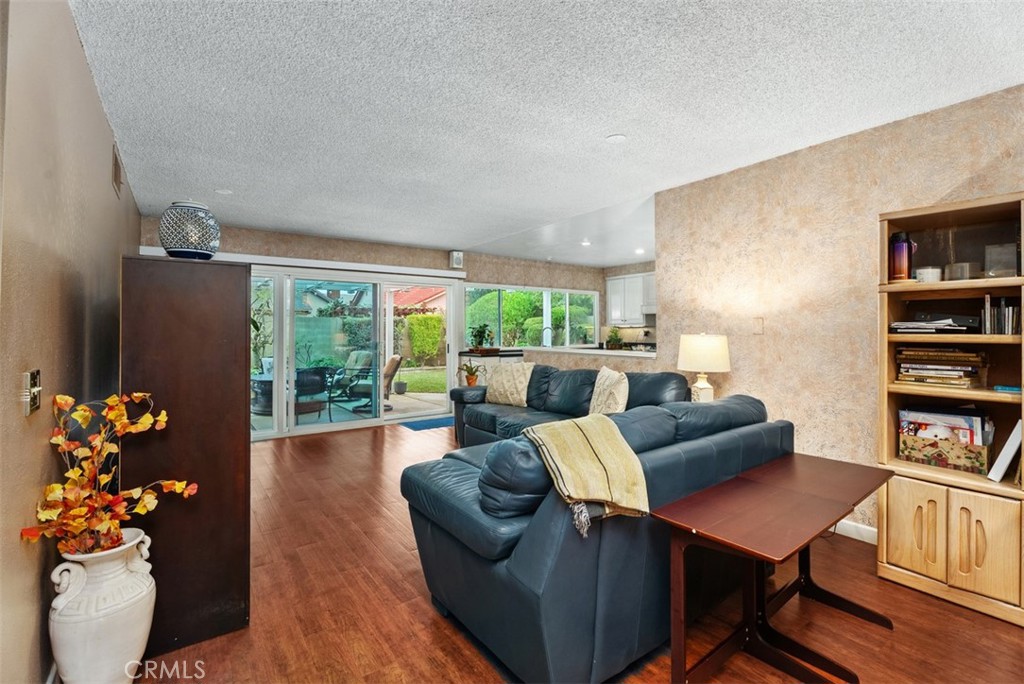 MLS #OC25279400 image #4