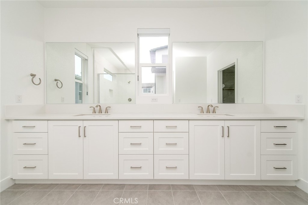 MLS #OC25280066 image #27