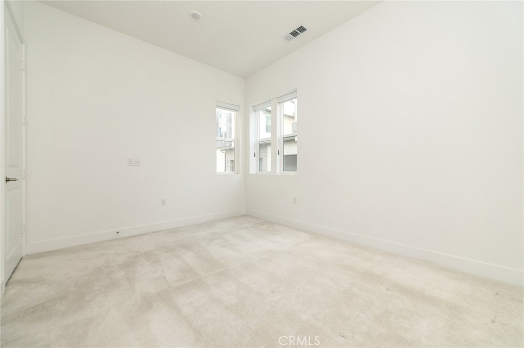 MLS #OC25280066 image #3