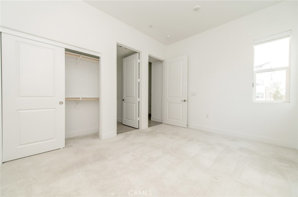 MLS #OC25280066 image #4