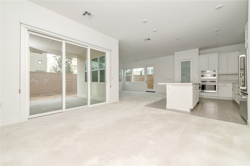 MLS #OC25280066 image #9