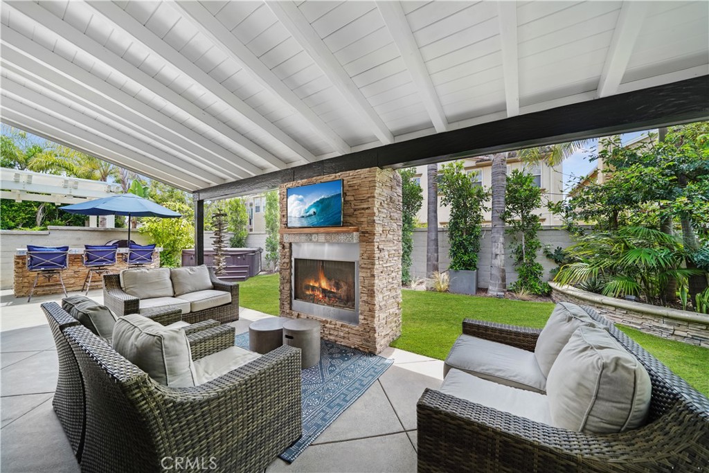 MLS #OC25280069 image #1