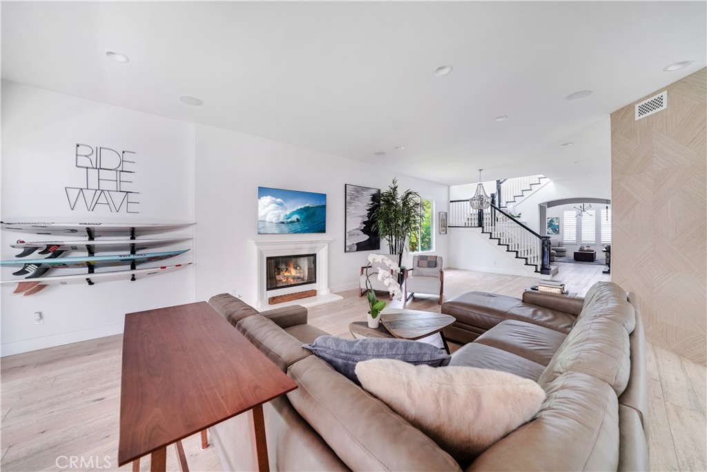 MLS #OC25280069 image #10