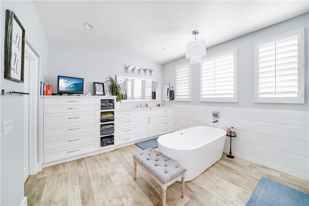 MLS #OC25280069 image #24