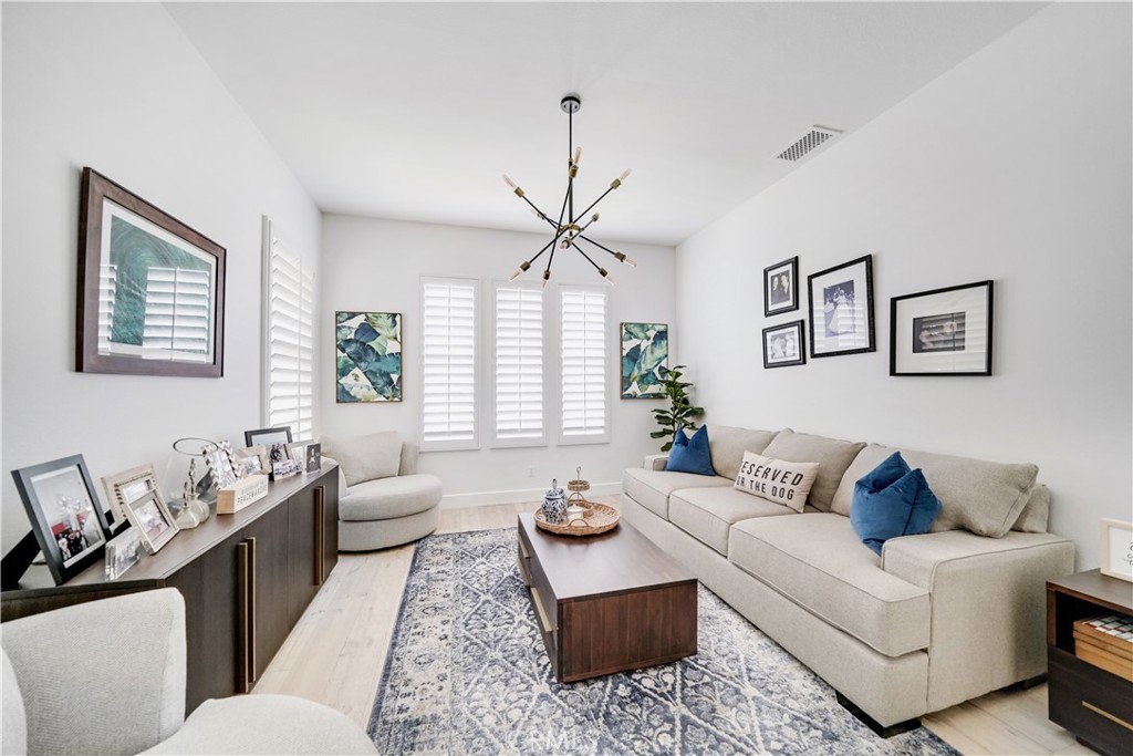 MLS #OC25280069 image #4