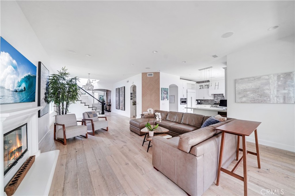 MLS #OC25280069 image #9