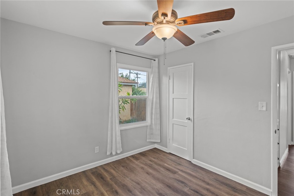 MLS #OC25280094 image #11