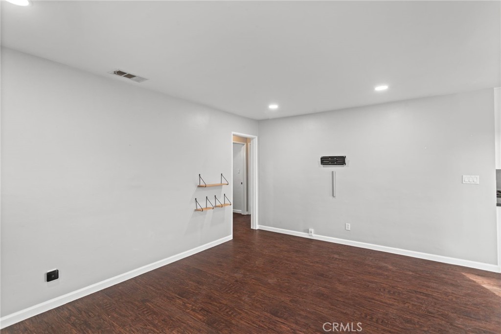 MLS #OC25280094 image #4