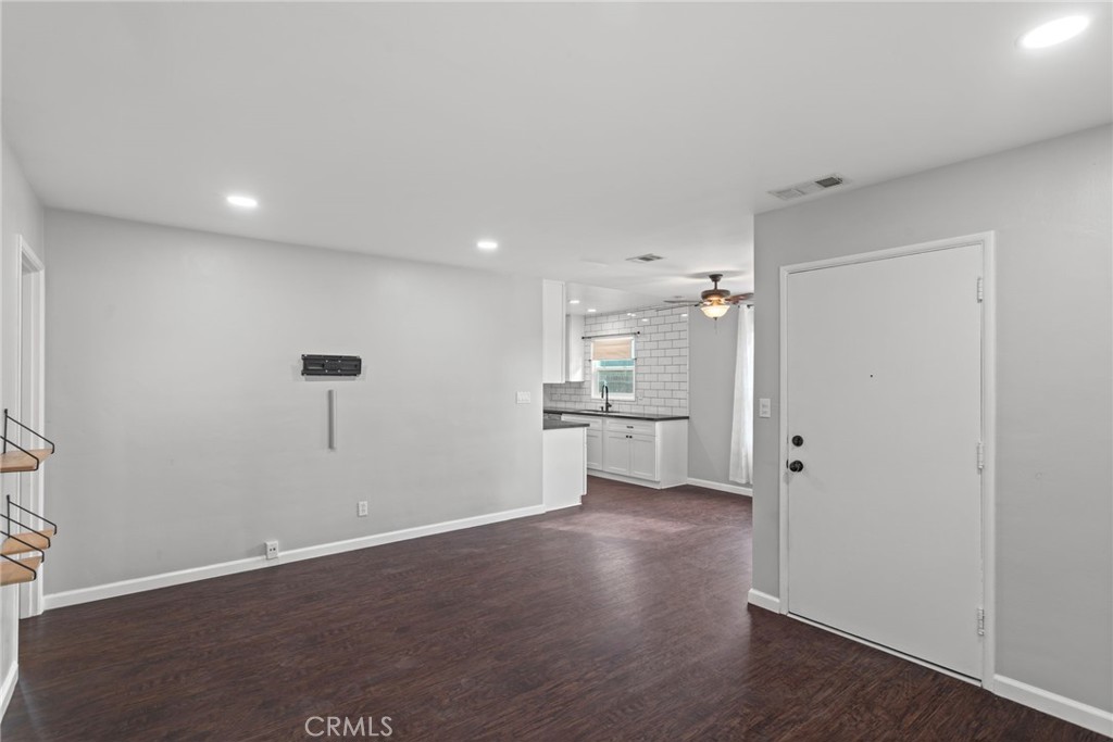 MLS #OC25280094 image #5