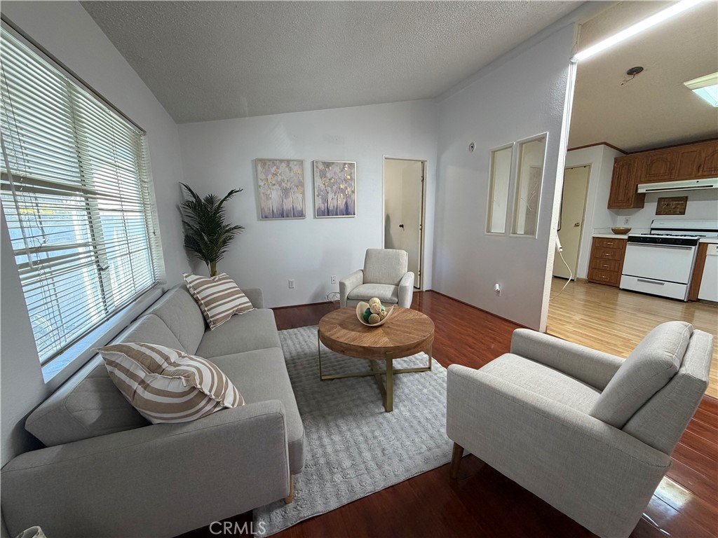 MLS #OC25280113 image #4