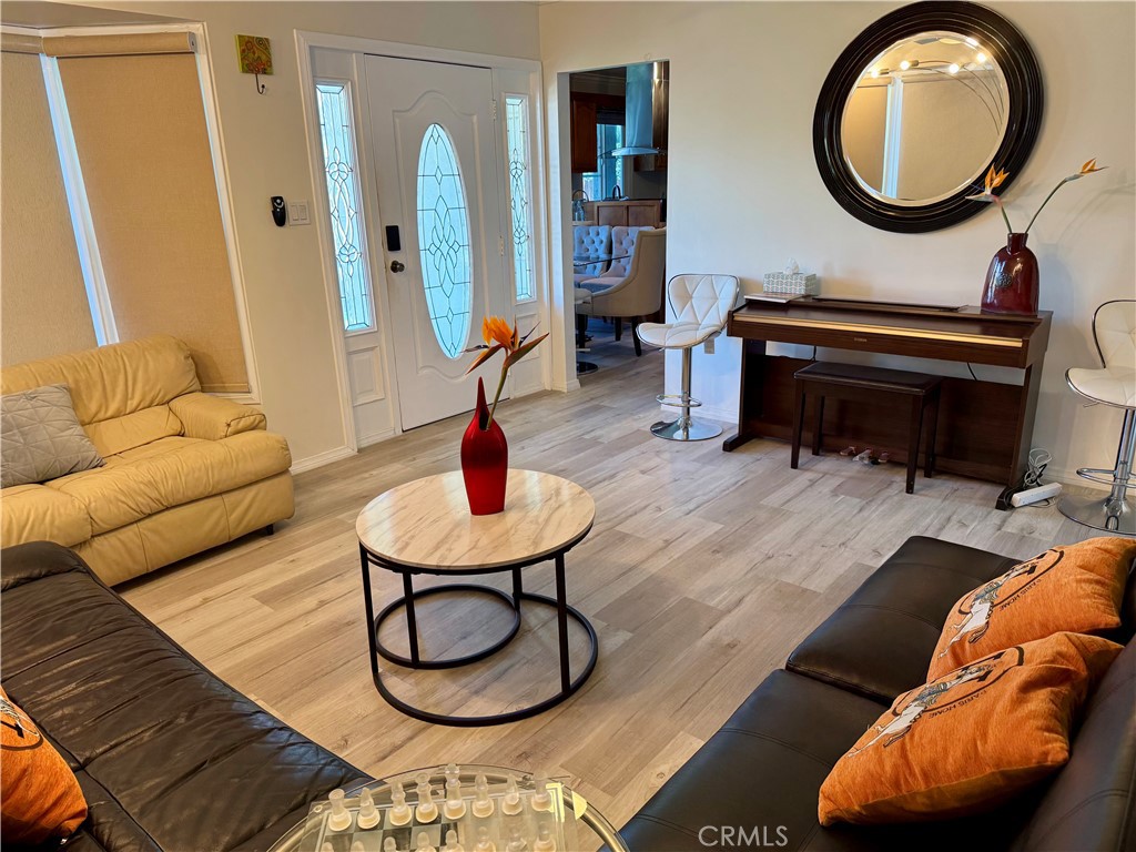 MLS #OC25280147 image #1