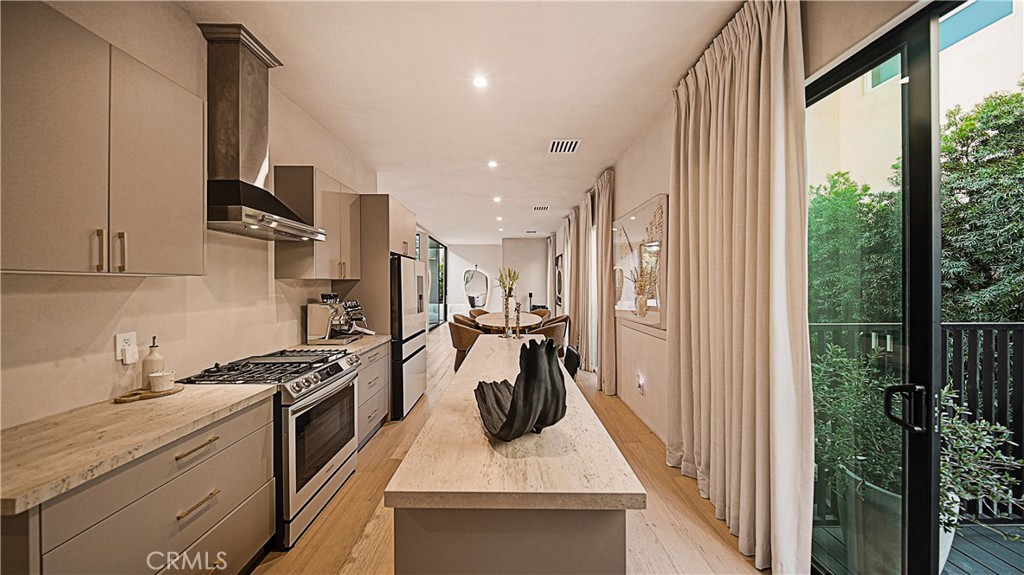 MLS #OC25280184 image #14