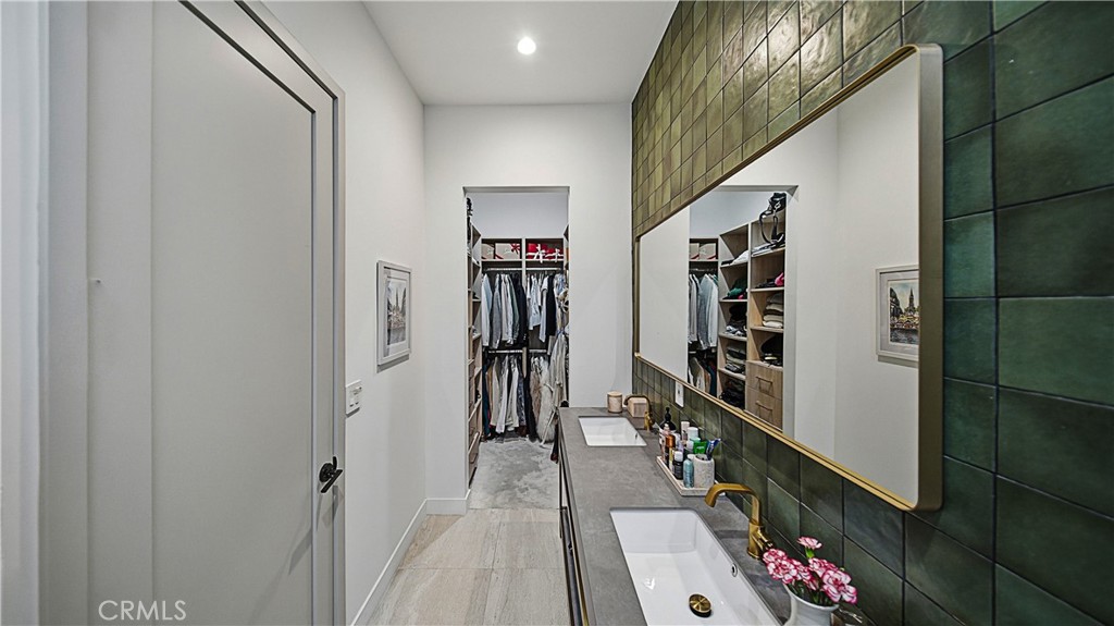 MLS #OC25280184 image #18