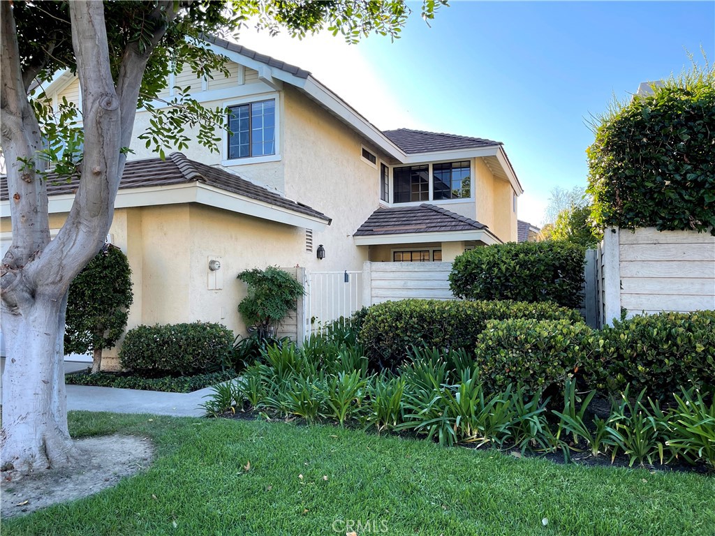 MLS #OC25280904 image #1