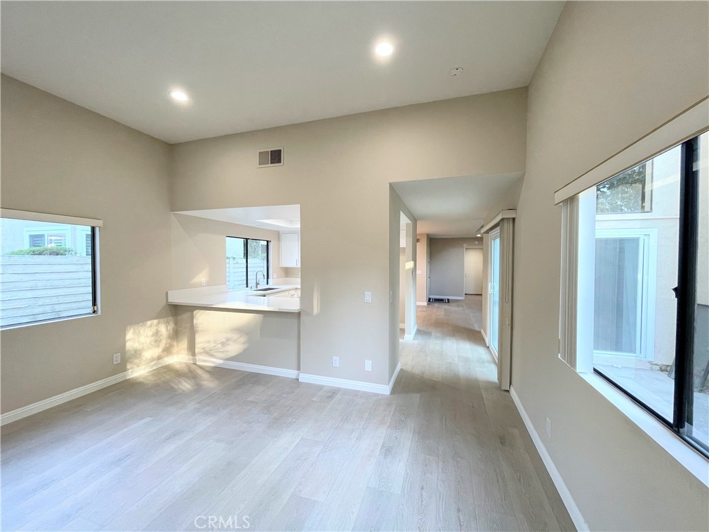 MLS #OC25280904 image #10