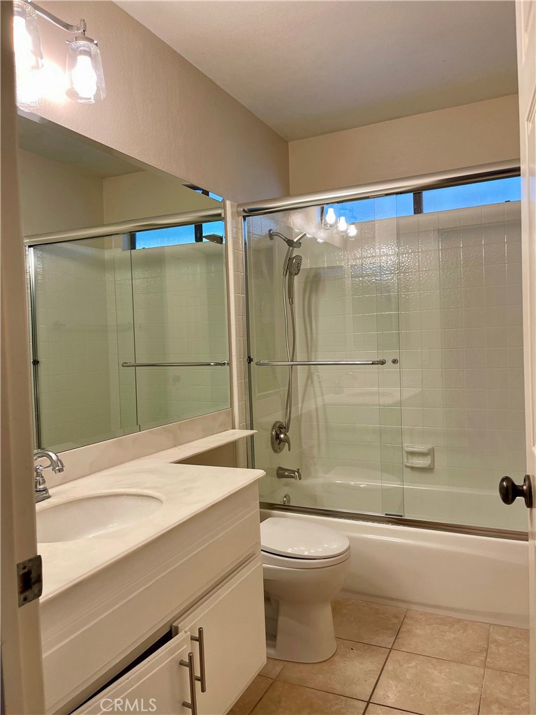 MLS #OC25280904 image #16