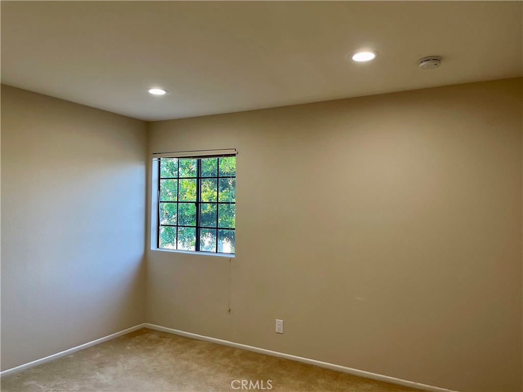 MLS #OC25280904 image #17