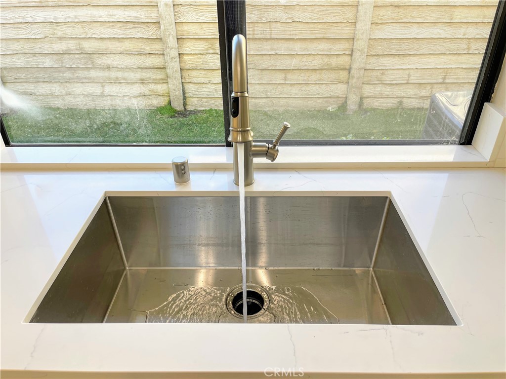 MLS #OC25280904 image #7