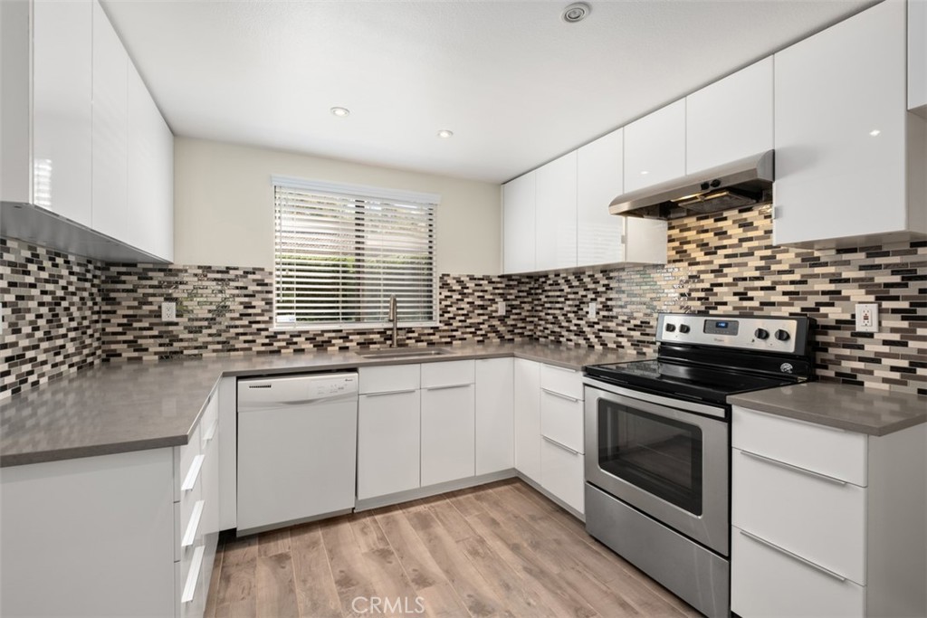 MLS #OC25281029 image #4