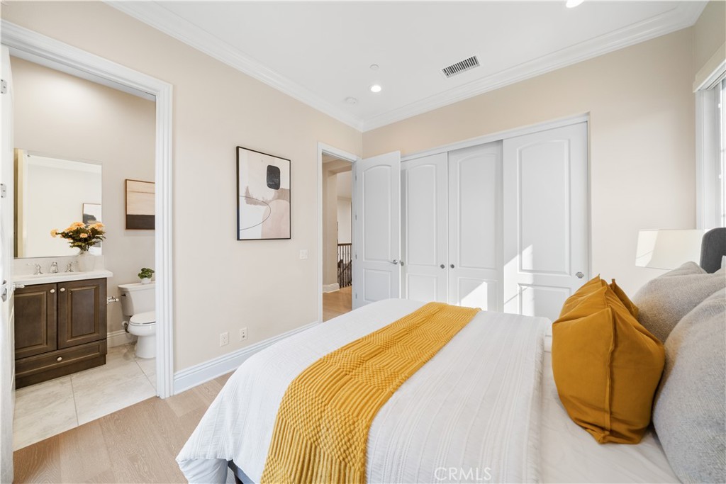 MLS #OC25281240 image #40