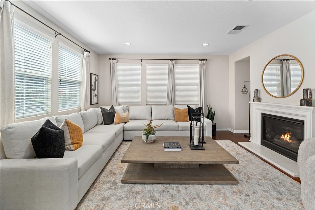 MLS #OC25281265 image #5