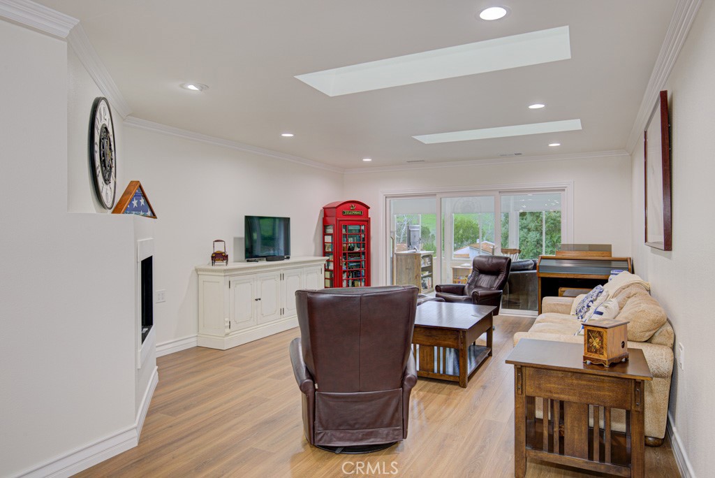 MLS #OC25281366 image #3