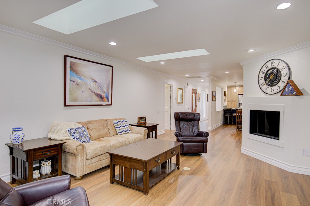 MLS #OC25281366 image #4