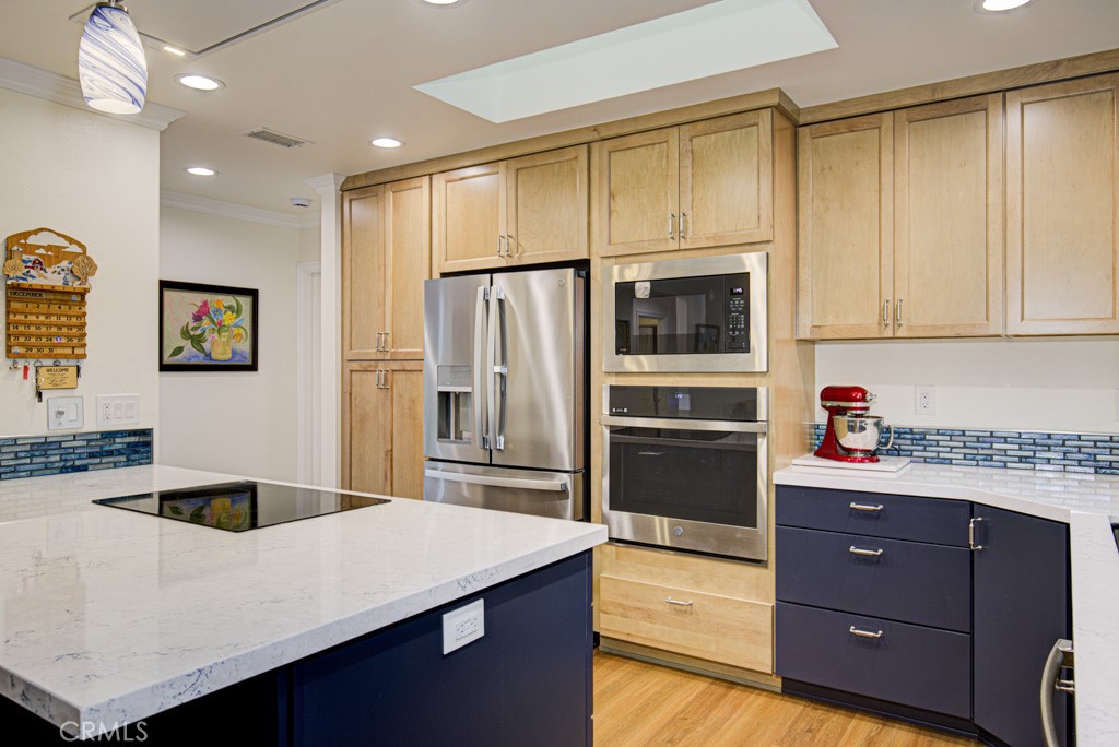 MLS #OC25281366 image #9