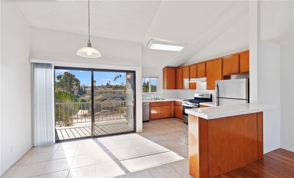 MLS #OC25281662 image #10