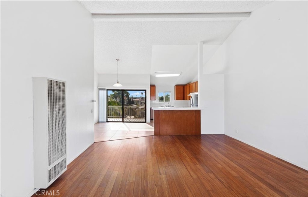 MLS #OC25281662 image #9