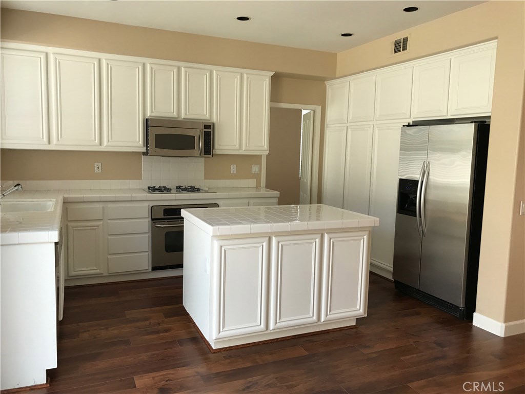 MLS #OC25281866 image #3