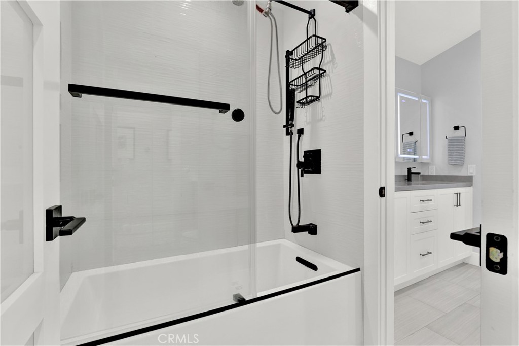 MLS #OC25281871 image #13