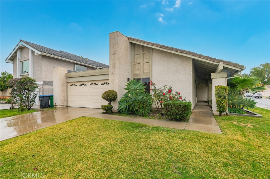 MLS #OC25282254 image #1