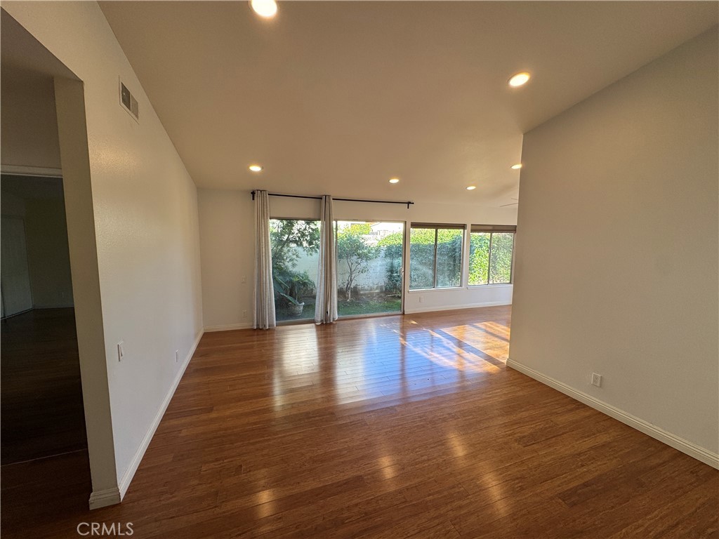 MLS #OC25282254 image #9