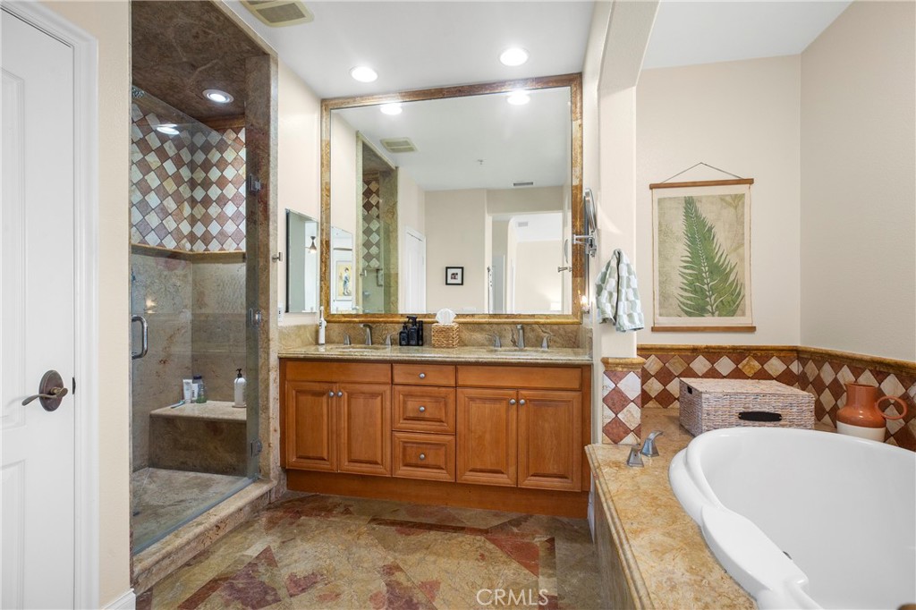 MLS #OC25282318 image #16