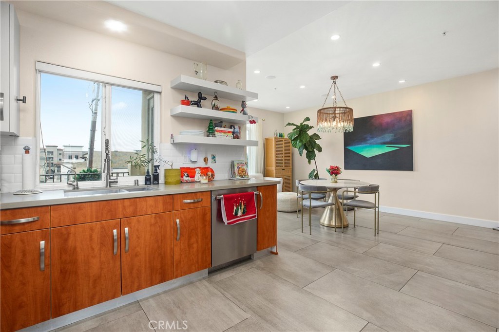 MLS #OC25282318 image #5