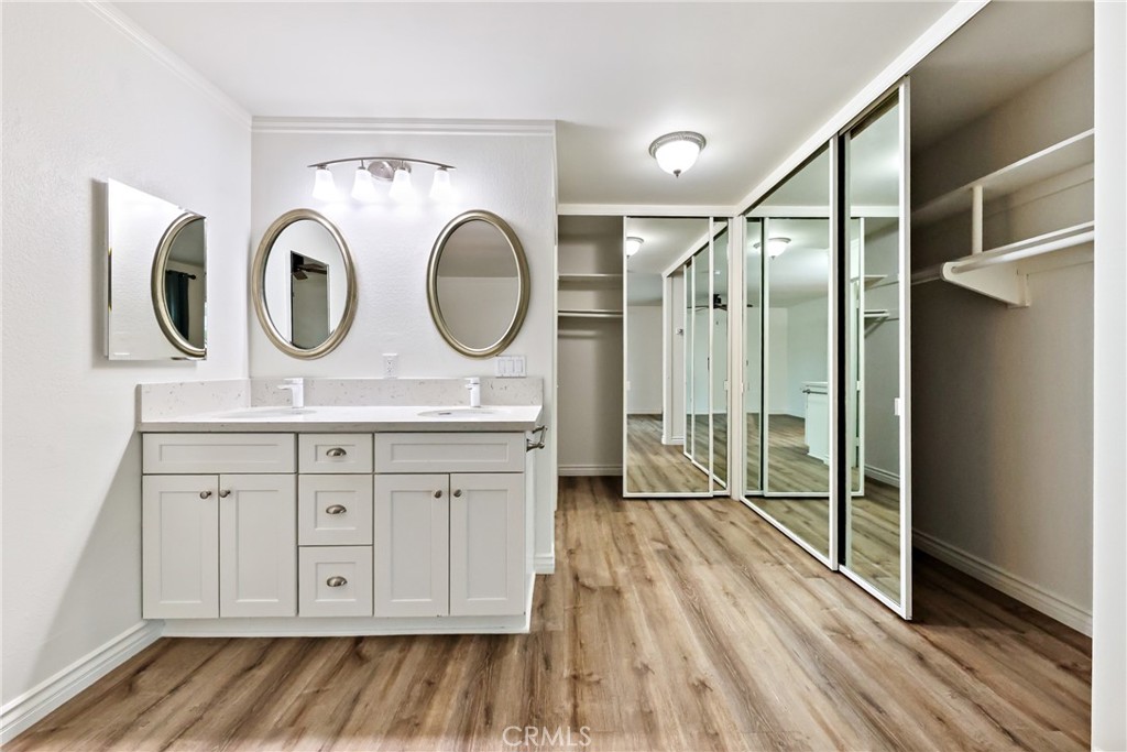 MLS #OC25282330 image #12